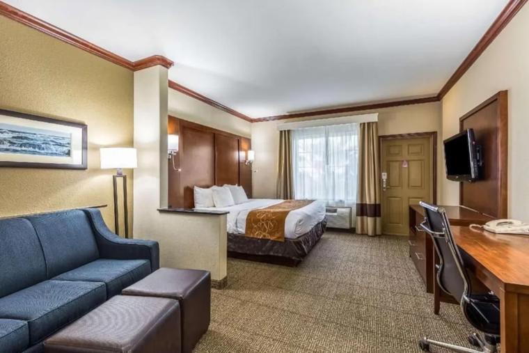 Comfort Suites Galveston Cruise Port Area - Beachside
